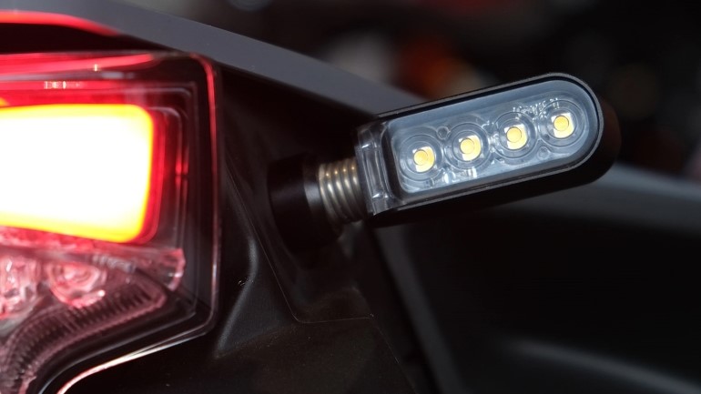 Φλας που δεν σπάνε; Έτσι ισχυρίζεται μια νέα λετονική εταιρεία