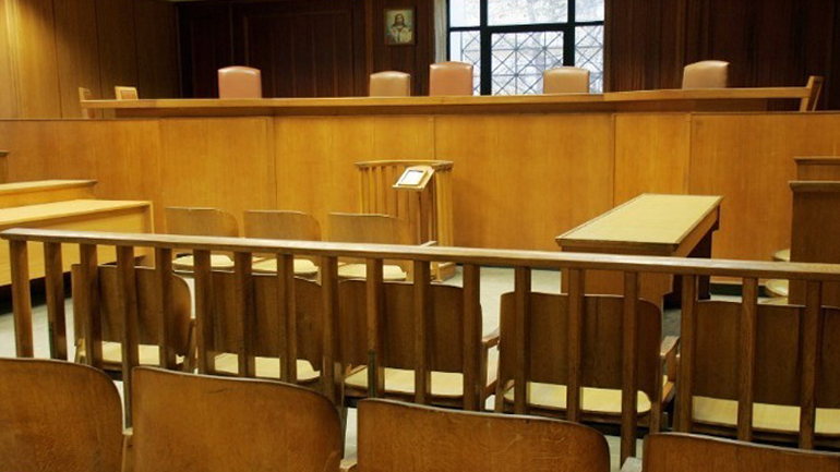 Ο εισαγγελέας ζήτησε την ενοχή των 11 κατηγορουμένων που απήγαγαν διευθυντή γυμνασίου, ως αντίδραση στα μέτρα για τον κορωνοϊό