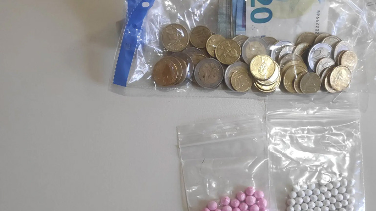 Σύλληψη δύο ατόμων για κατοχή και διακίνηση ναρκωτικών στα Εξάρχεια