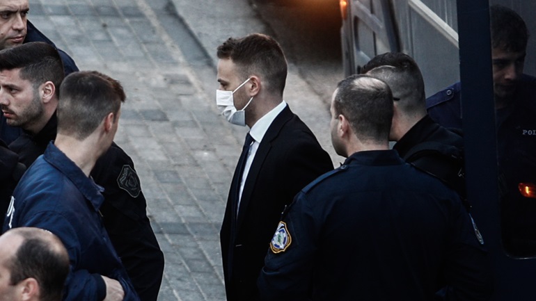 Συνεχίζεται η δίκη του Μπάμπη Αναγνωστόπουλου – Παρών και ο ίδιος στο δικαστήριο