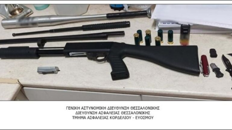 «Οπλοστάσιο» βρέθηκε σε αυτοκίνητο 54χρονου στη Θεσσαλονίκη