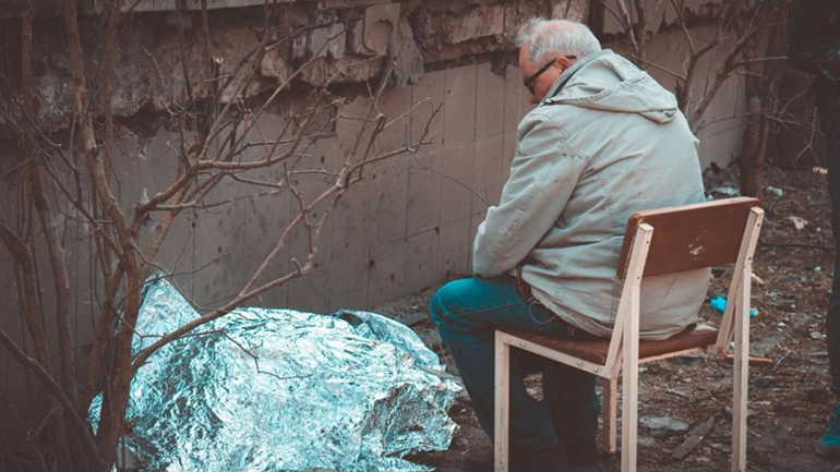 Κατακραυγή για το κλειστό καταφύγιο στο Κίεβο, όπου σκοτώθηκαν δύο γυναίκες και ένα παιδί σε ρωσική πυραυλική επίθεση
