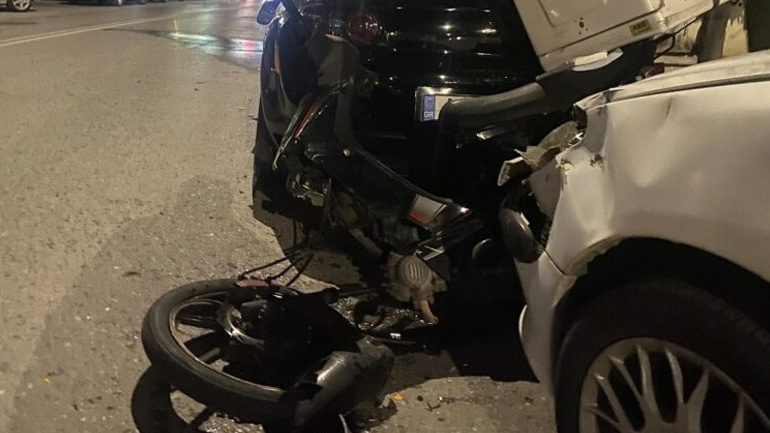 Σοβαρός τραυματισμός ντελιβερά σε τροχαίο στην Καλαμάτα