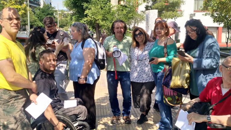 Συγκέντρωση διαμαρτυρίας των καταρτιζομένων στη Σχολή ΑμεΑ της ΔΥΠΑ