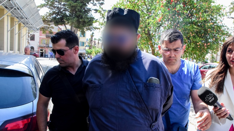 Στα δικαστήρια Ναυπλίου ο Αρχιμανδρίτης που κατηγορείται για ασέλγεια σε 12χρονο – Τι ισχυρίστηκε – Τι αναφέρει η Μητρόπολη