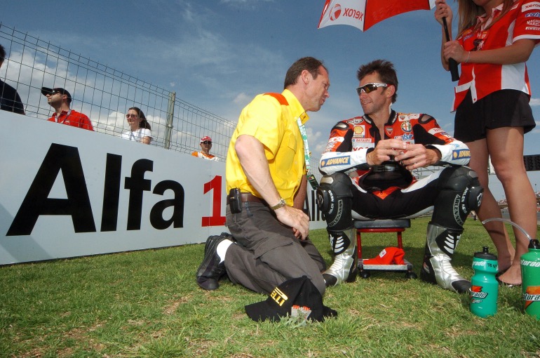 Με τον θρυλικό Troy Bayliss το 2006, συζητάει ο Giorgio Barbier