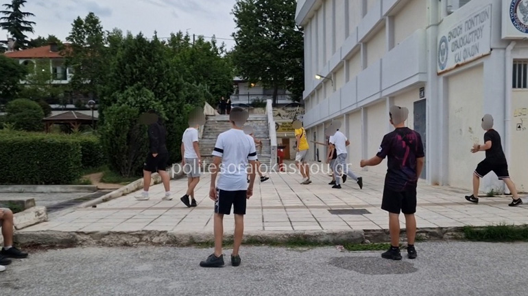 Άγρια συμπλοκή ανηλίκων στο Ωραιόκαστρο – 12 προσαγωγές