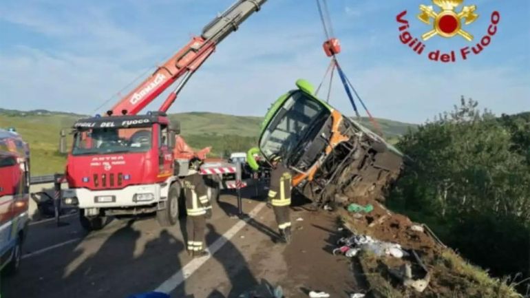 Ιταλία: Λεωφορείο με 38 επιβάτες έπεσε σε γκρεμό – Ένας νεκρός και 14 τραυματίες