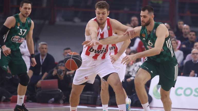 Προβάδισμα τίτλου για τον Ολυμπιακό, 73-70 τον Παναθηναϊκό στον πρώτο τελικό της Basket League