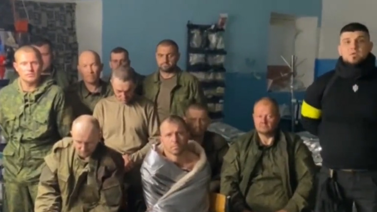 Οι Ρώσοι αιχμάλωτοι θα παραδοθούν στις ουκρανικές αρχές, λέει φιλοουκρανική ομάδα