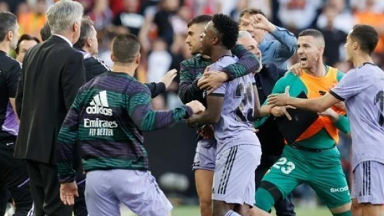 «Καμπάνες» σε 7 άτομα για τις ρατσιστικές επιθέσεις στον Βινίσιους