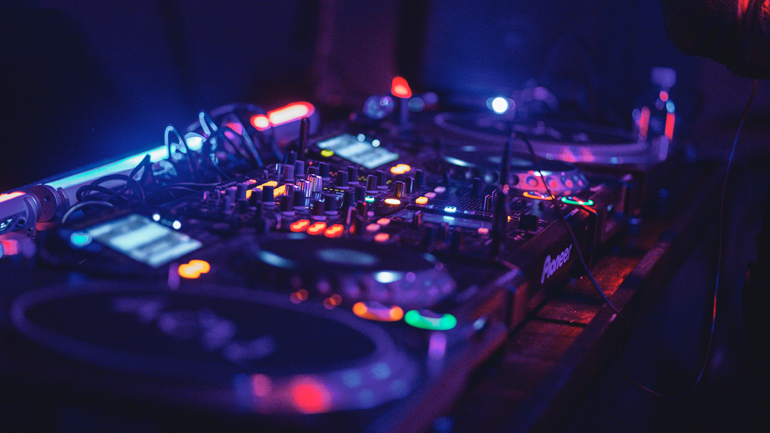 Θεσσαλονίκη: Έβαλαν τέρμα τα ντεσιμπέλ στα μαγαζιά και κατέληξαν με χειροπέδες – 25 συλλήψεις σε 4 ημέρες