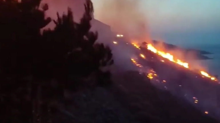 Λέρος: Πυρκαγιά στην περιοχή του Κάστρου