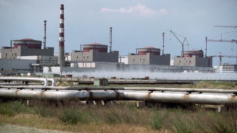 Ρωσοί και Ουκρανοί συμφωνούν ότι είναι υπό έλεγχο η κατάσταση στον πυρηνικό σταθμό της Ζαπορίζια μετά τη ρήξη του φράγματος