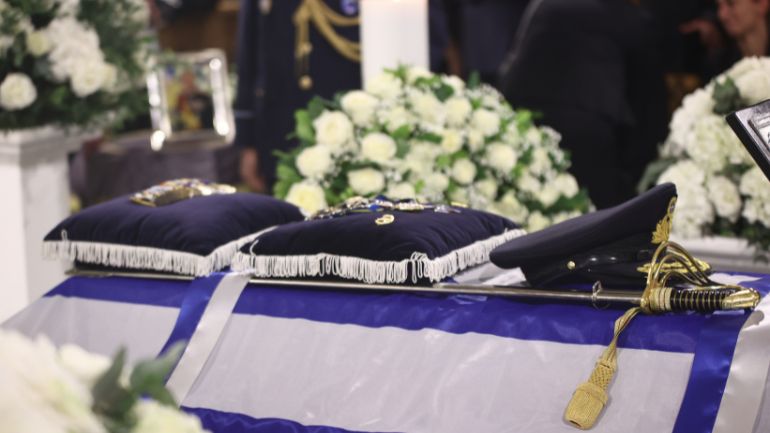 Σε κλίμα συγκίνησης το τελευταίο «αντίο» στον πρώην Αρχηγό του ΓΕΕΘΑ Μιχάλη Κωσταράκο – Στεφάνι έστειλε ο Χουλουσί Ακάρ