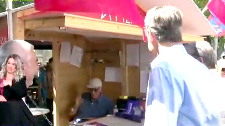 Στο περίπτερο του ΣΥΡΙΖΑ στη Νέα Ιωνία αρνήθηκαν να ανταποδώσουν τον χαιρετισμό του Μητσοτάκη