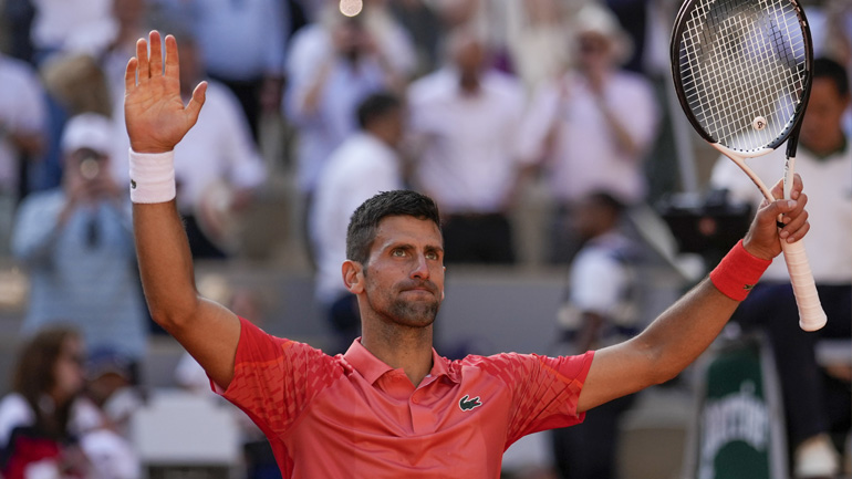 Ρολάν Γκαρός: Στα ημιτελικά με ανατροπή ο Τζόκοβιτς, 3-1 σετ τον Χατσάνοφ