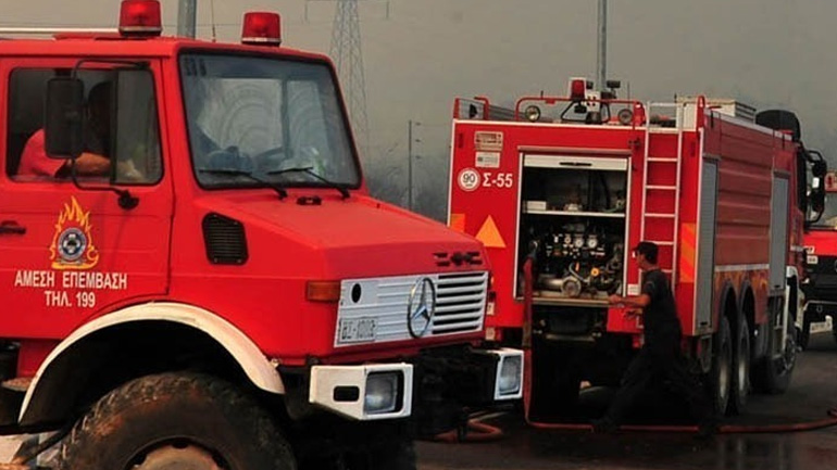 Υπό μερικό έλεγχο η πυρκαγιά σε χαμηλή βλάστηση στην Τζια