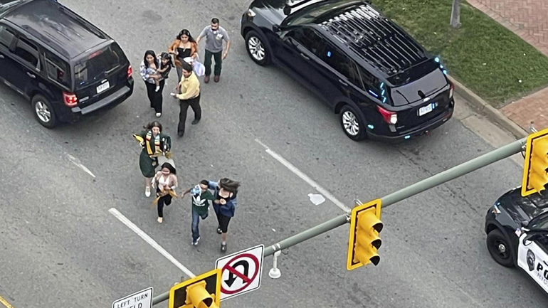 Δύο νεκροί από πυρά σε γιορτή αποφοίτησης μαθητών λυκείου στη Βιρτζίνια