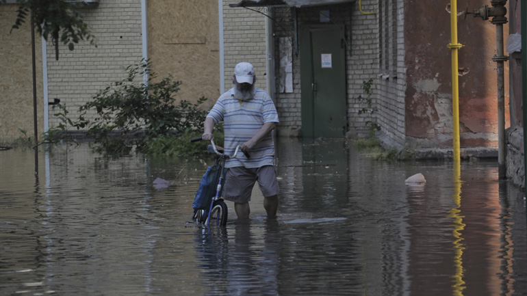 Ζελένσκι για καταστροφή του φράγματος της Καχόβκα: Εκατοντάδες χιλιάδες κόσμος χωρίς πόσιμο νερό