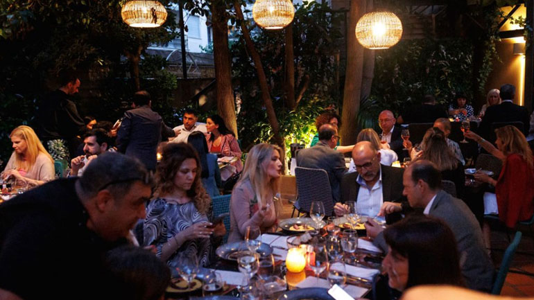 Μια βραδιά με υψηλή γαστρονομική φινέτσα και άρωμα θάλασσας στον κήπο του Balthazar