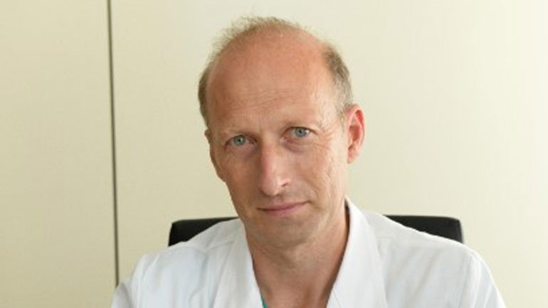 Αυτός είναι ο Ιταλός χειρουργός του Πάπα Φραγκίσκου