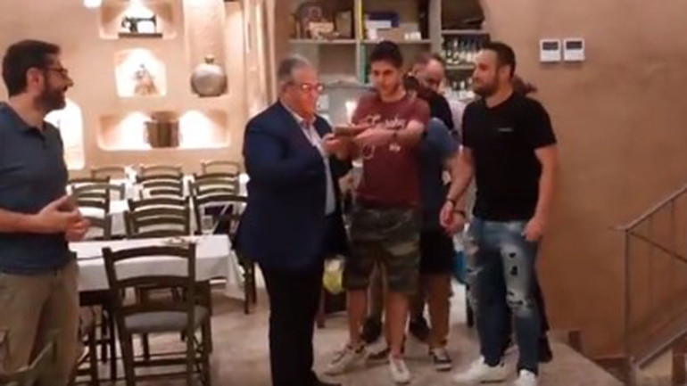 Ο Κουτσούμπας έκανε έκπληξη σε νεαρό που είχε γενέθλια και έγινε viral στο TikTok