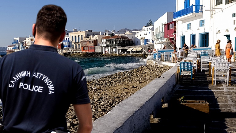 Ελεύθερος υπό όρους ο διοργανωτής του περίφημου πάρτι butterfly στη Μύκονο