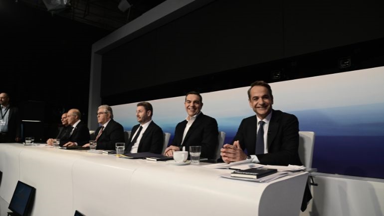 Με ελεύθερη ερώτηση και διευκρινιστική το ντιμπέιτ των πέντε πολιτικών αρχηγών