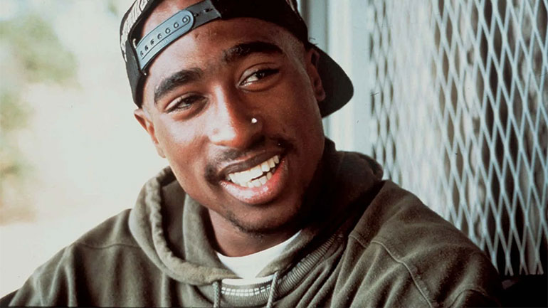 O Ράπερ Τούπακ Σακούρ απέκτησε το δικό του αστέρι στο Χόλιγουντ