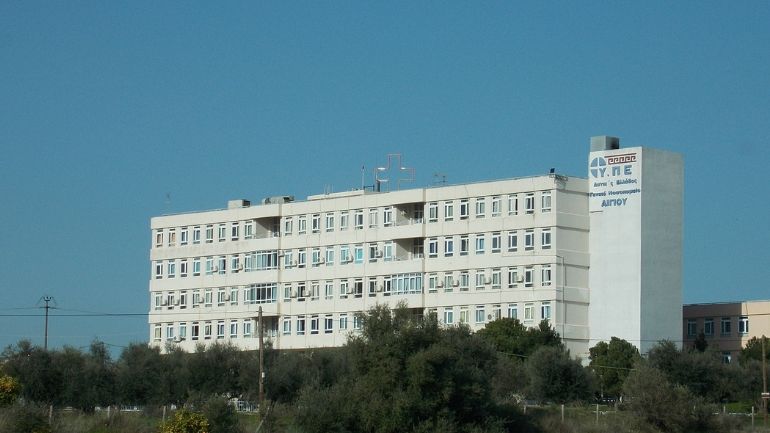 Αίγιο: Ασθενής επιτέθηκε σε γιατρό και τραυματιοφορέα – Η ανακοίνωση του Νοσοκομείου