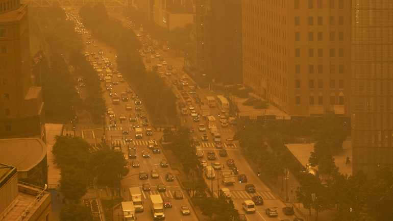 Μεγάλες πυρκαγιές «πνίγουν» με καπνό τις μεγαλουπόλεις – Το φαινόμενο της Ν. Υόρκης