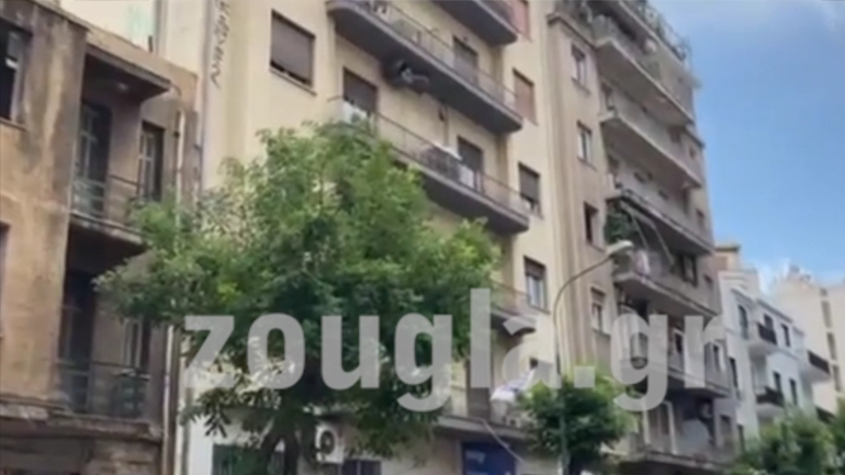 Υπό έλεγχο η πυρκαγιά σε διαμέρισμα στο κέντρο της Αθήνας