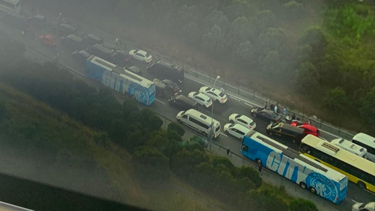 «Κόλλησε» στην κίνηση η Μάντσεστερ Σίτι – Έφτασε με μεγάλη καθυστέρηση στο «Ατατούρκ»
