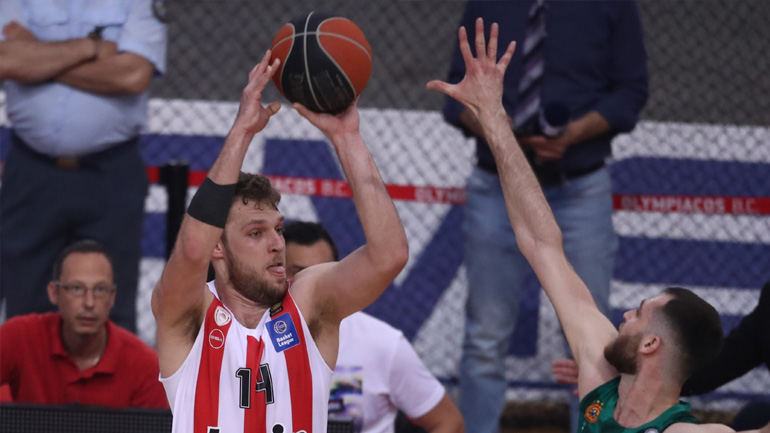 Στη δωδεκάδα του Ολυμπιακού ο Βεζένκοφ!