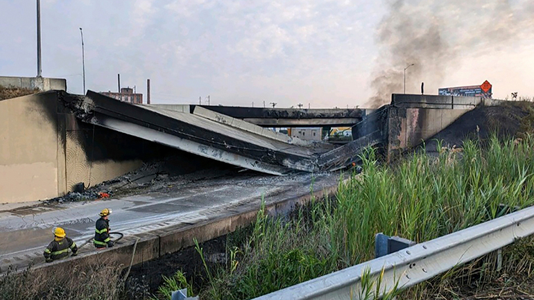Κατέρρευσε αυτοκινητόδρομος στις ΗΠΑ λόγω πυρκαγιάς Κατέρρευσε αυτοκινητόδρομος στις ΗΠΑ λόγω πυρκαγιάς