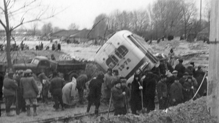 Το χρονικό μιας κατάρρευσης φράγματος στον Δνείπερο που έρχεται από το παρελθόν