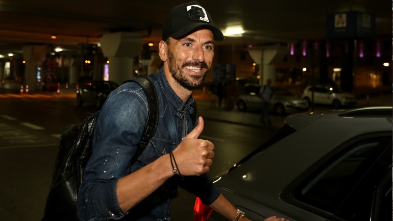 Στην Αθήνα για τον Παναθηναϊκό ο Μλαντένοβιτς: «Ξέρω ήδη τα πάντα για την ομάδα»