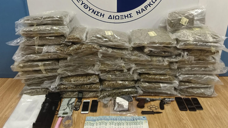 Τέσσερις συλλήψεις για κατοχή και διακίνηση ναρκωτικών στην Αττική