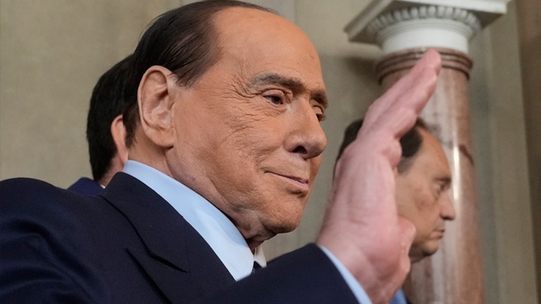 Repubblica: Πολυήμερο πένθος στην Ιταλία για τον θάνατο του Σ. Μπερλουσκόνι