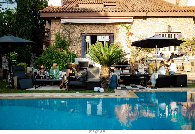 Άποψη του χώρου με την καλοκαιρινή συλλογή επίπλων και διακόσμησης JYSK Ελλάδας.