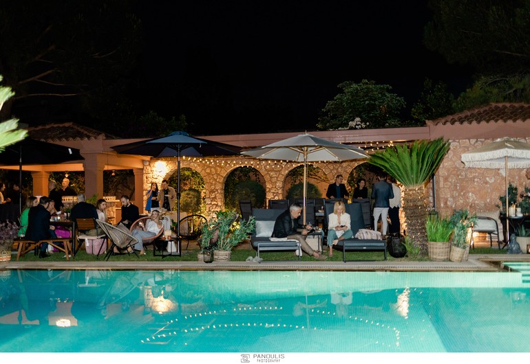 Άποψη του χώρου με την καλοκαιρινή συλλογή επίπλων και διακόσμησης JYSK Ελλάδας.