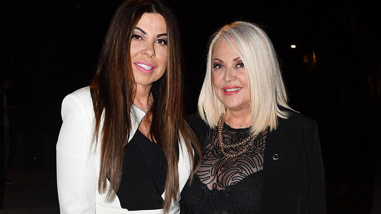 AFW: Η Ρούλα Κορομηλά και η Άντζελα Δημητρίου παρακολούθησαν το show του σχεδιαστή Valtadoros