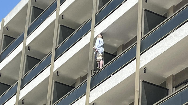 Συναγερμός σε ξενοδοχείο της Λάρισας: Γυναίκα απειλούσε να αυτοκτονήσει Συναγερμός σε ξενοδοχείο της Λάρισας: Γυναίκα απειλούσε να αυτοκτονήσει