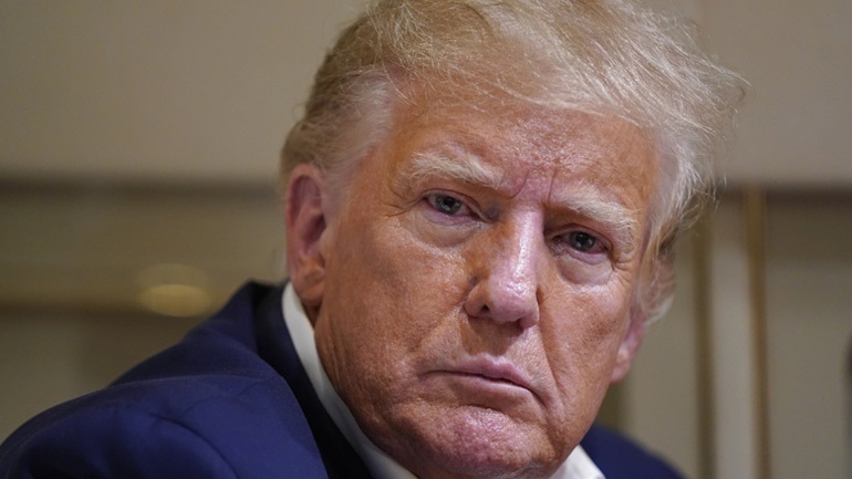Ενώπιον του δικαστηρίου ο Τραμπ – Θα του απαγγελθούν κατηγορίες για την υπόθεση με τα απόρρητα έγγραφα