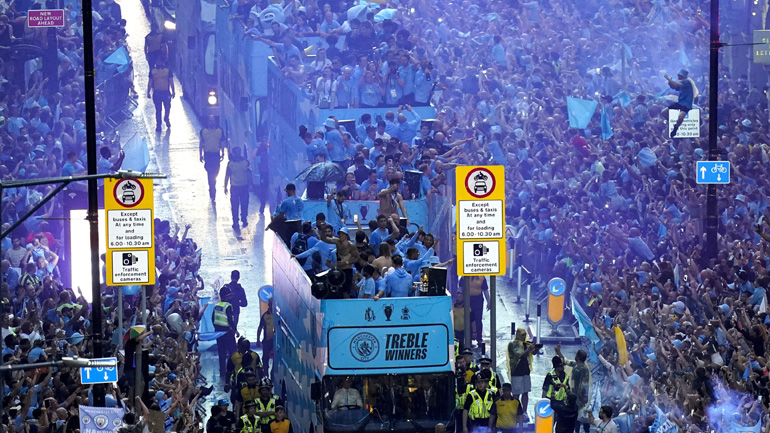 Η βροχή δεν χάλασε τη φιέστα της Μάντσεστερ Σίτι!