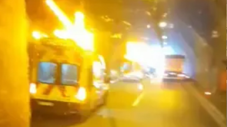 Τροχόσπιτο έπεσε επάνω στο ΙΧ του ιδιοκτήτη του που το ρυμουλκούσε