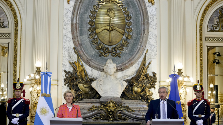 Στην Αργεντινή η πρόεδρος της Κομισιόν  – Τάχθηκε υπέρ της συμφωνίας ΕΕ-Mercosur για το εμπόριο