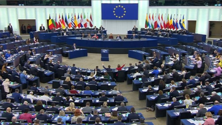 Το Ευρωκοινοβούλιο συμφώνησε σε αλλαγές σε σχέδιο νόμου για την Τεχνητή Νοημοσύνη