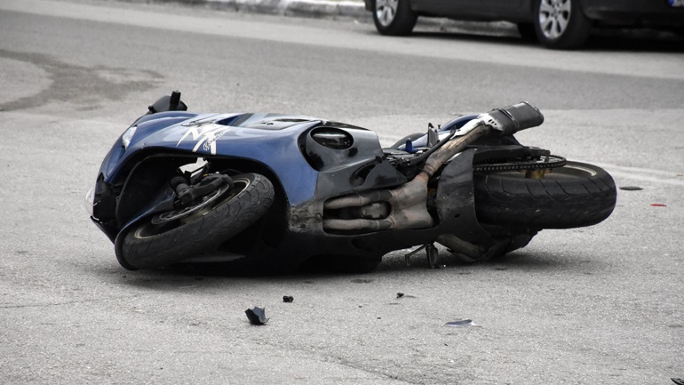 Τροχαίο ατύχημα στη Λ. Βουλιαγμένης – Μηχανή παρέσυρε ηλικιωμένη